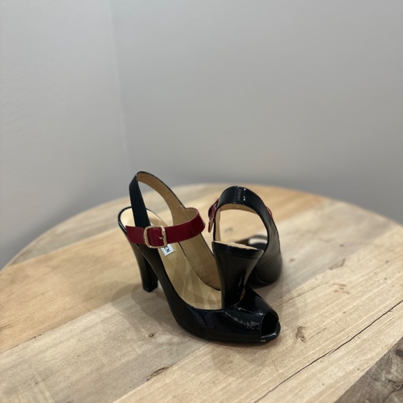 Steve Madden Black Patent Leather Ankle Block Heels w/ Red Patent Strap Size 7.5 - Picture 2 of 4